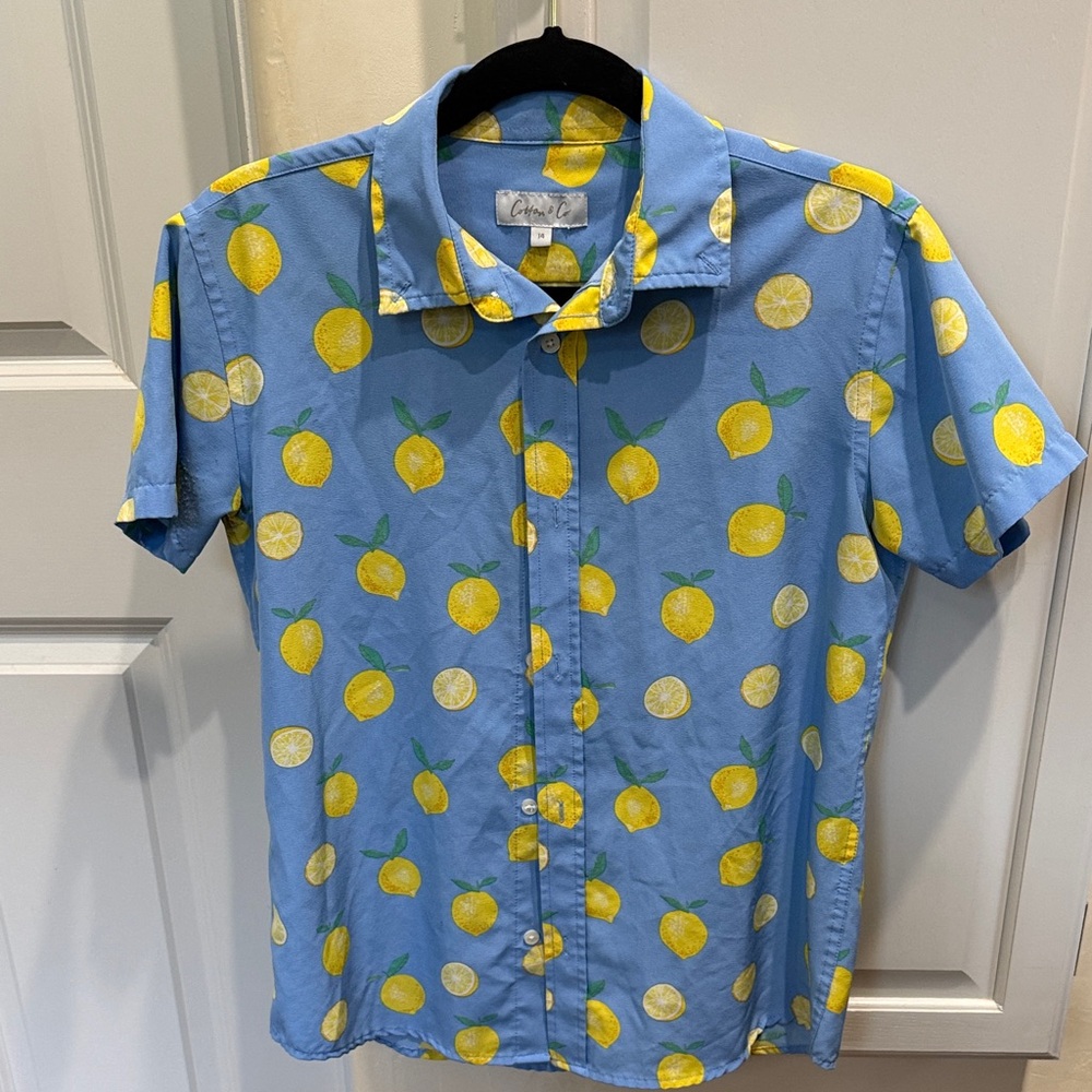 Casual Short-Sleeve Button-Down Shirt in Blue with Yellow Lemon Print